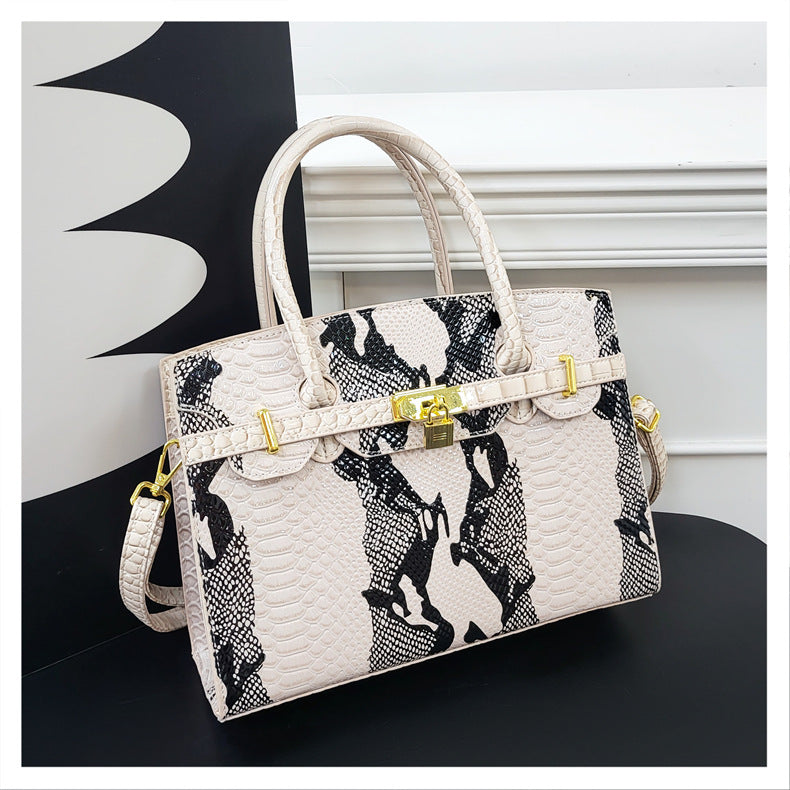 Snake Pattren hangbag