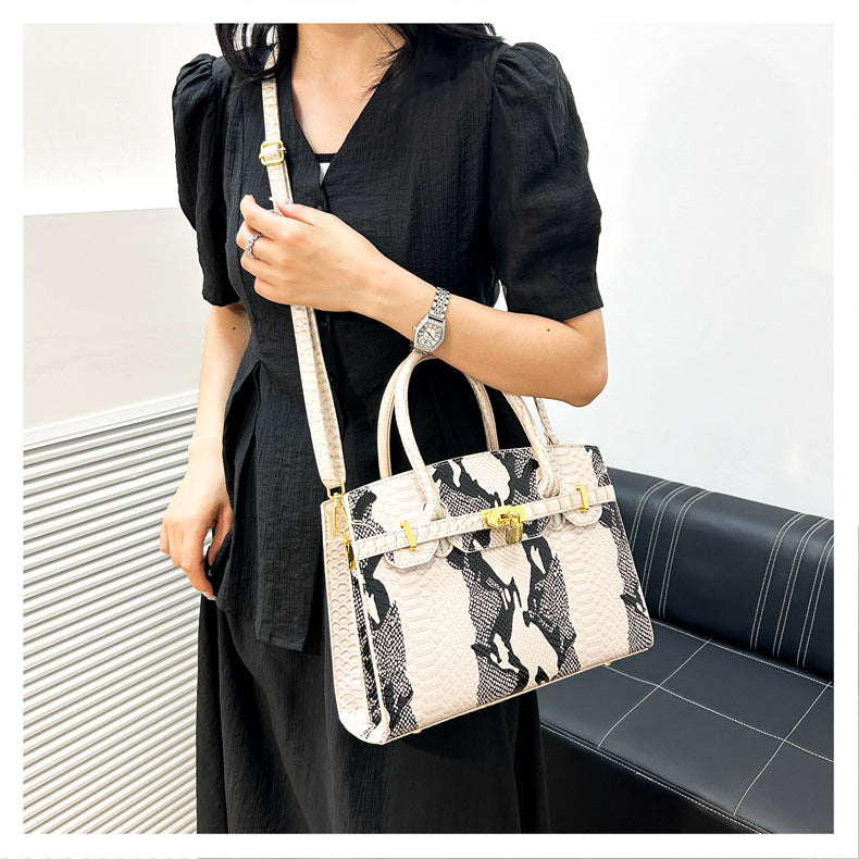 Snake Pattren hangbag
